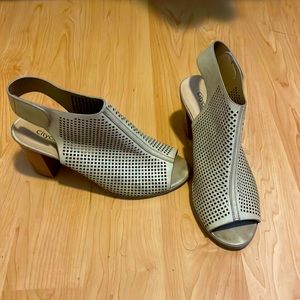 Size 8 Women’s Block Heel Tan Peep Toe Sandals - Cityclassified. Lightly worn